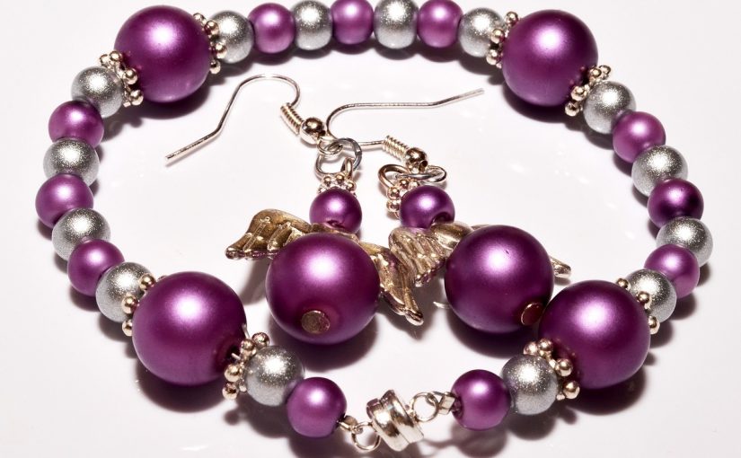 Classic Elegance: The Timeless Beauty of a Pearl Beaded Bracelet