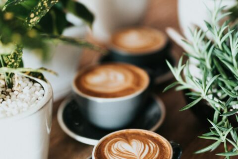 shallow focus photography of coffee late in mug on table