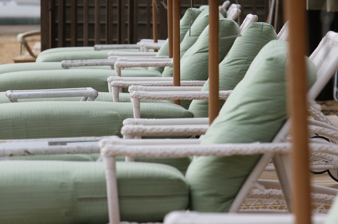 a row of lawn chairs sitting next to each other